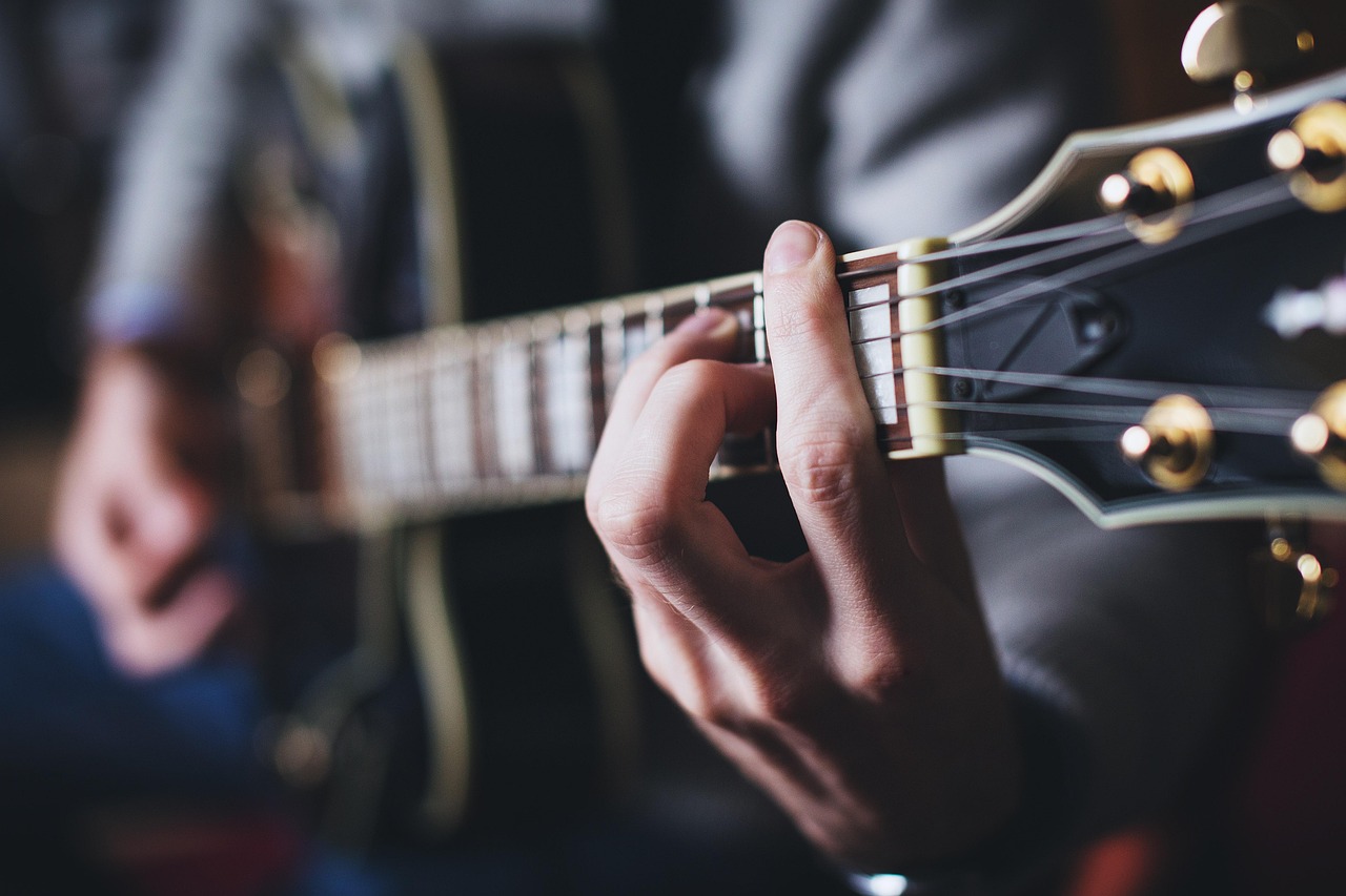 Comment réussir le Fa barré à la guitare sans se décourager ?