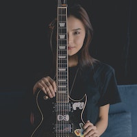 Groupe pour discussions entre filles qui débutent la guitare.